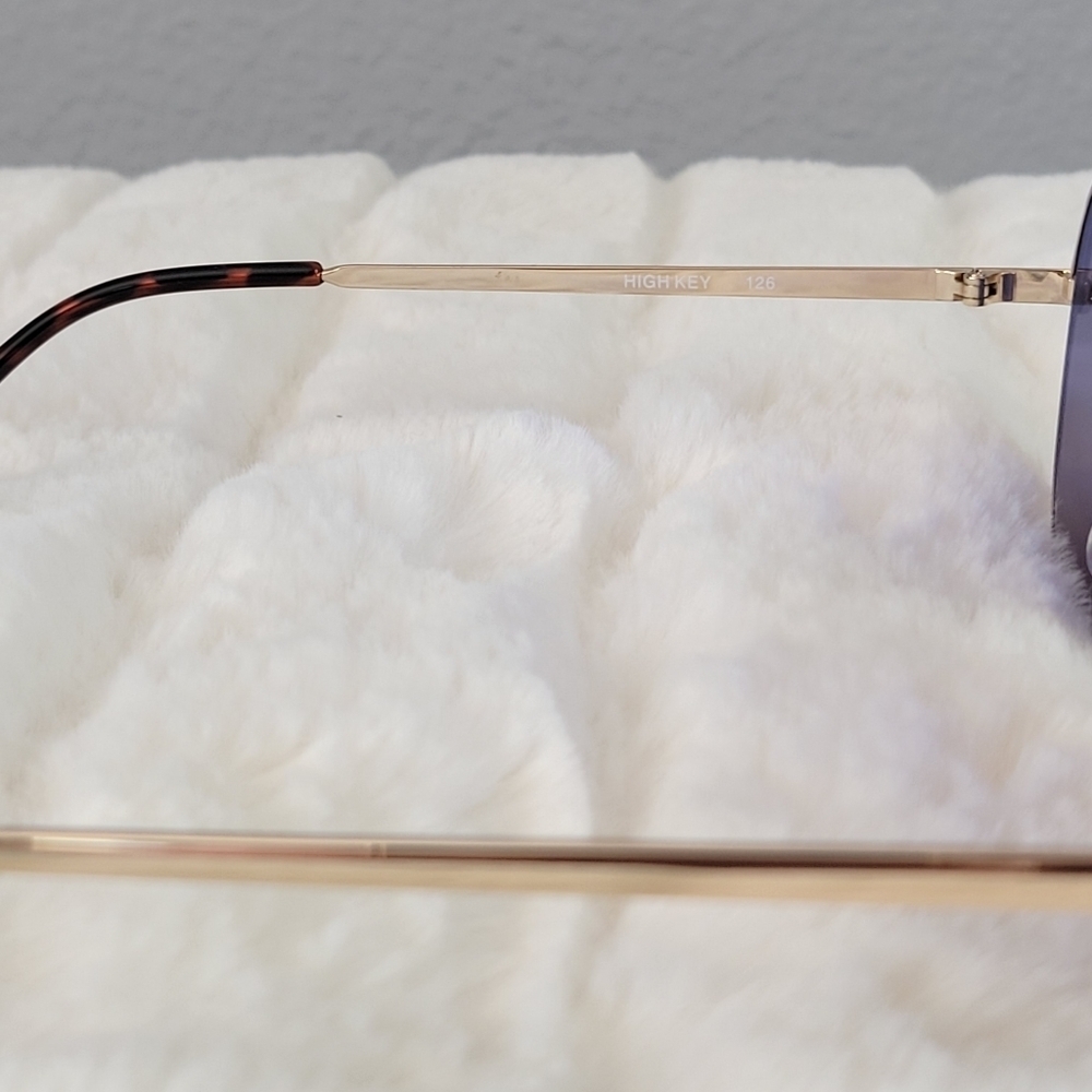 QUAY // ltd ed oversized aviators gold frames navy peach fade lenses - Picture 16 of 16